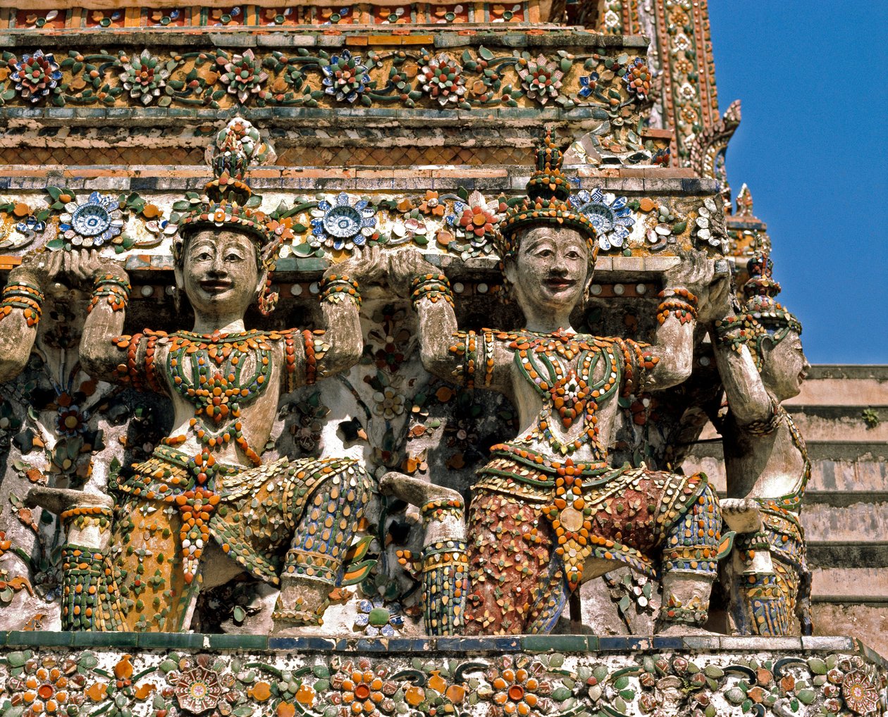 Cariatides del templo Wat Arun de Thai School