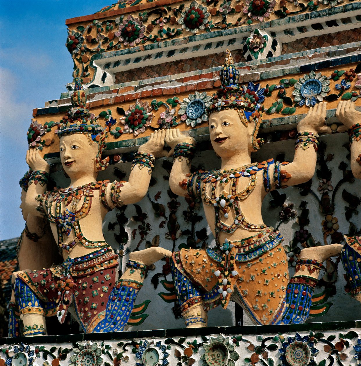 Cariátides del templo Wat Arun de Thai School