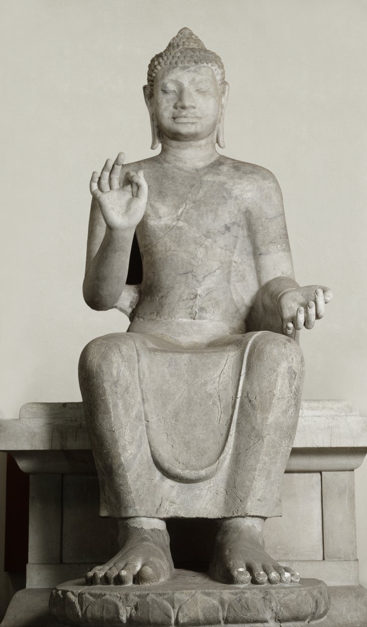 Buda gigante, Escuela Davaravati de Thai School