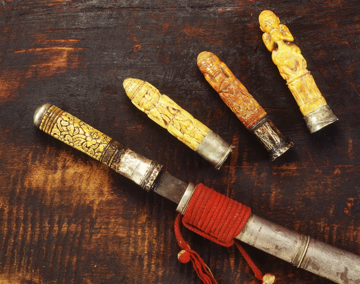 Espadas tailandesas de Thai School