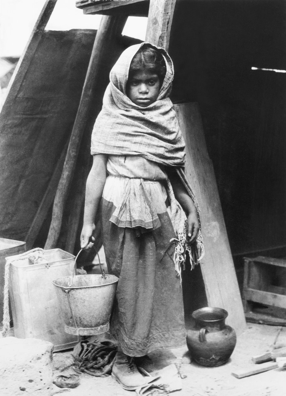 Niña llevando agua, México, 1927 de Tina Modotti