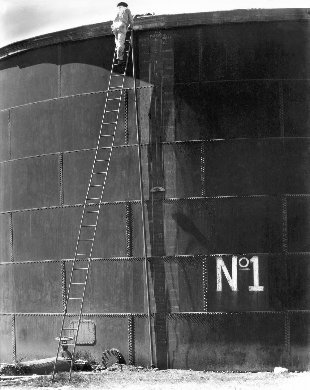 Tanque No. 1, México, 1927 de Tina Modotti