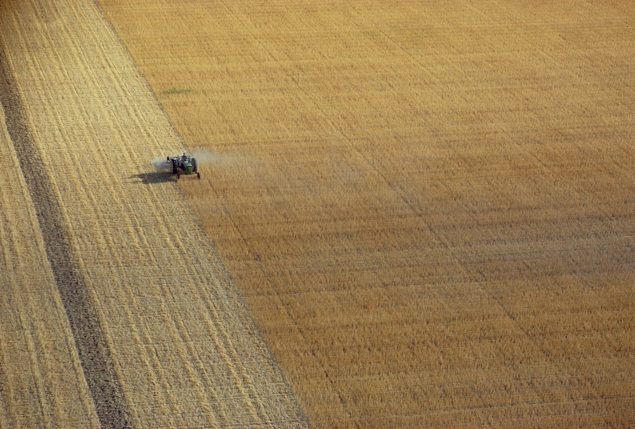 Un tractor cosechando de Unbekannt Unbekannt