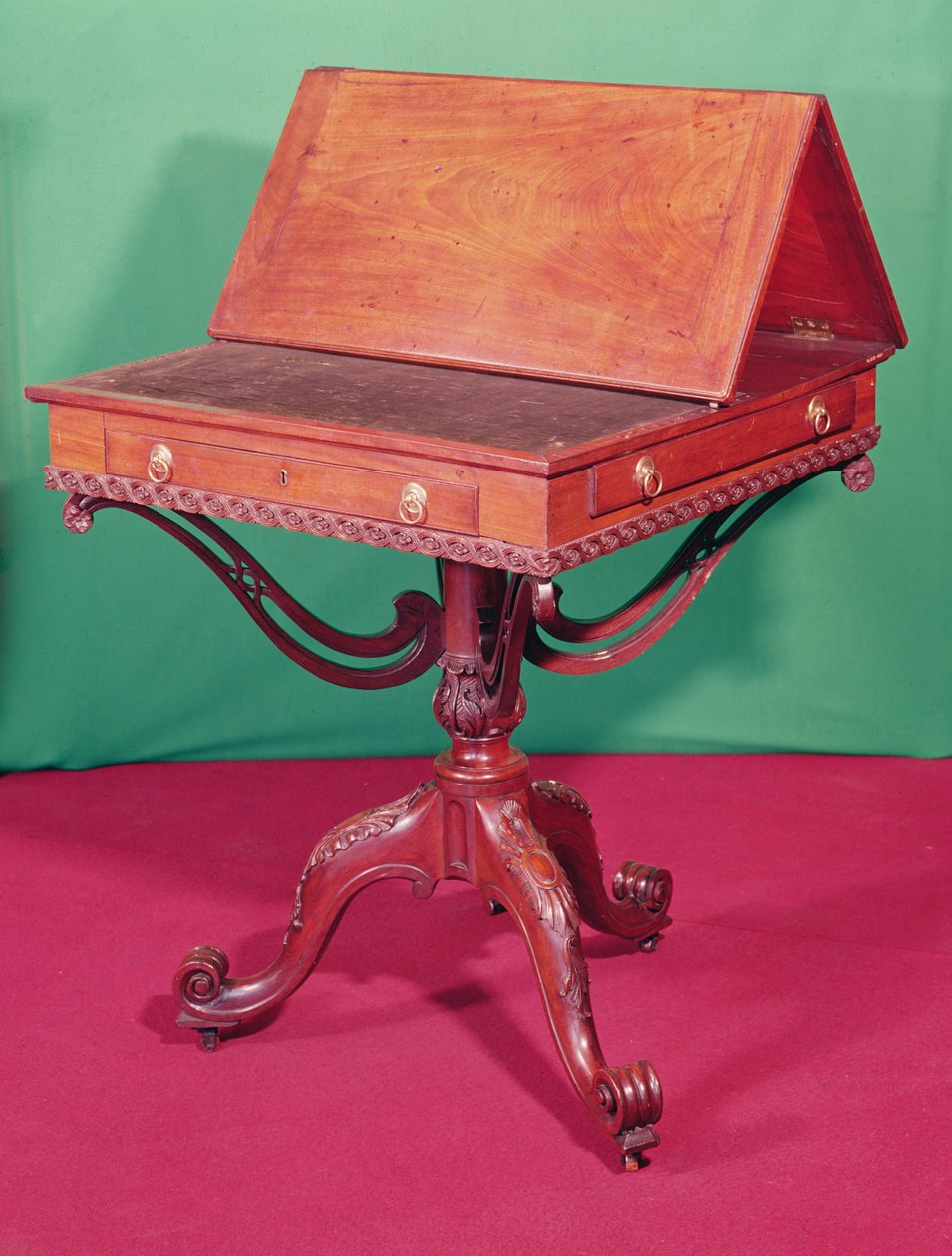 Mesa de lectura, caoba tallada, 1770 de Unbekannt Unbekannt
