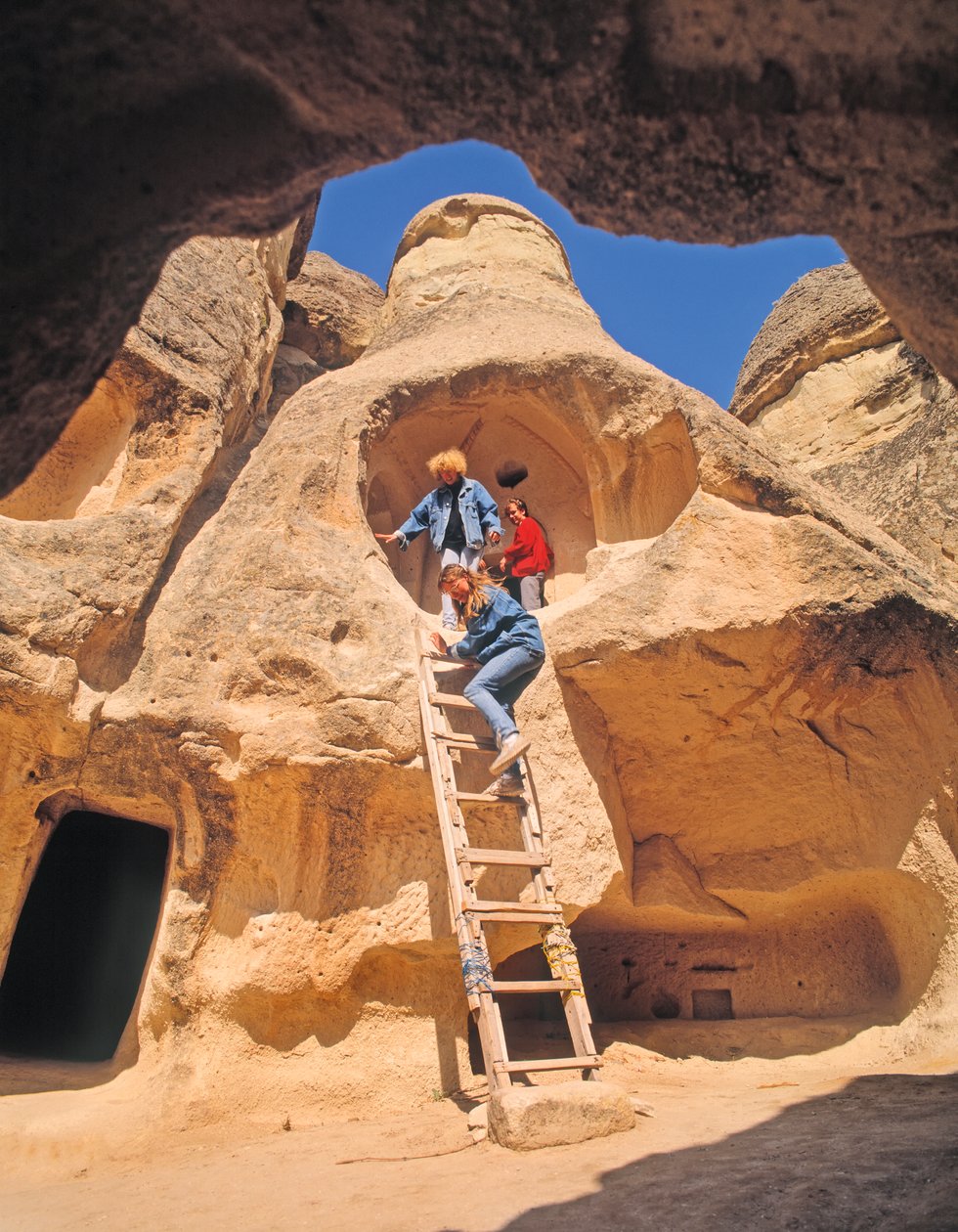Turistas explorando casas cueva de Unbekannt Unbekannt