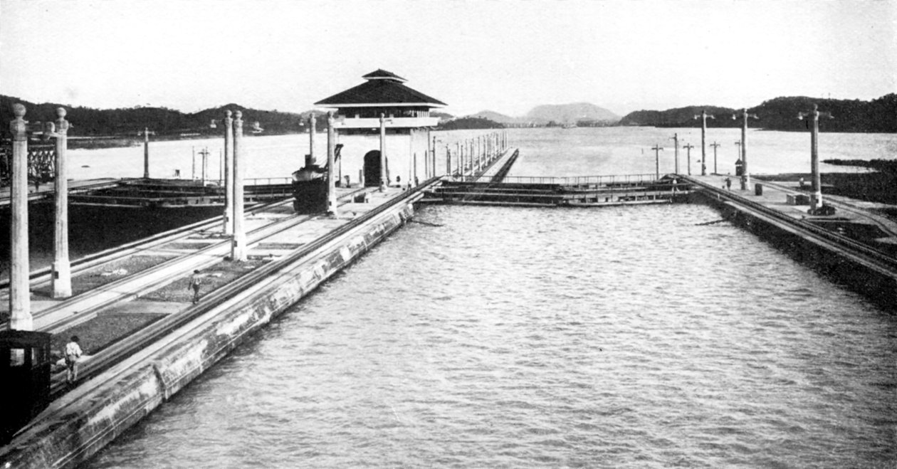 Una esclusa en el Canal de Panamá, Panamá, 1926 de Unbekannt