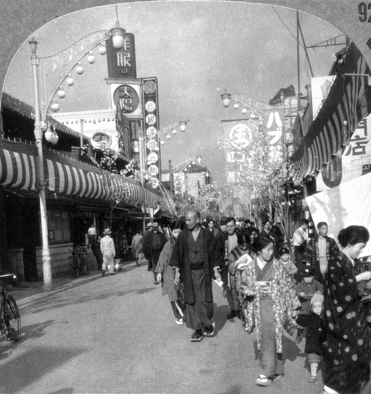 Una calle en Yokohama, Japón, 1900s de Unbekannt