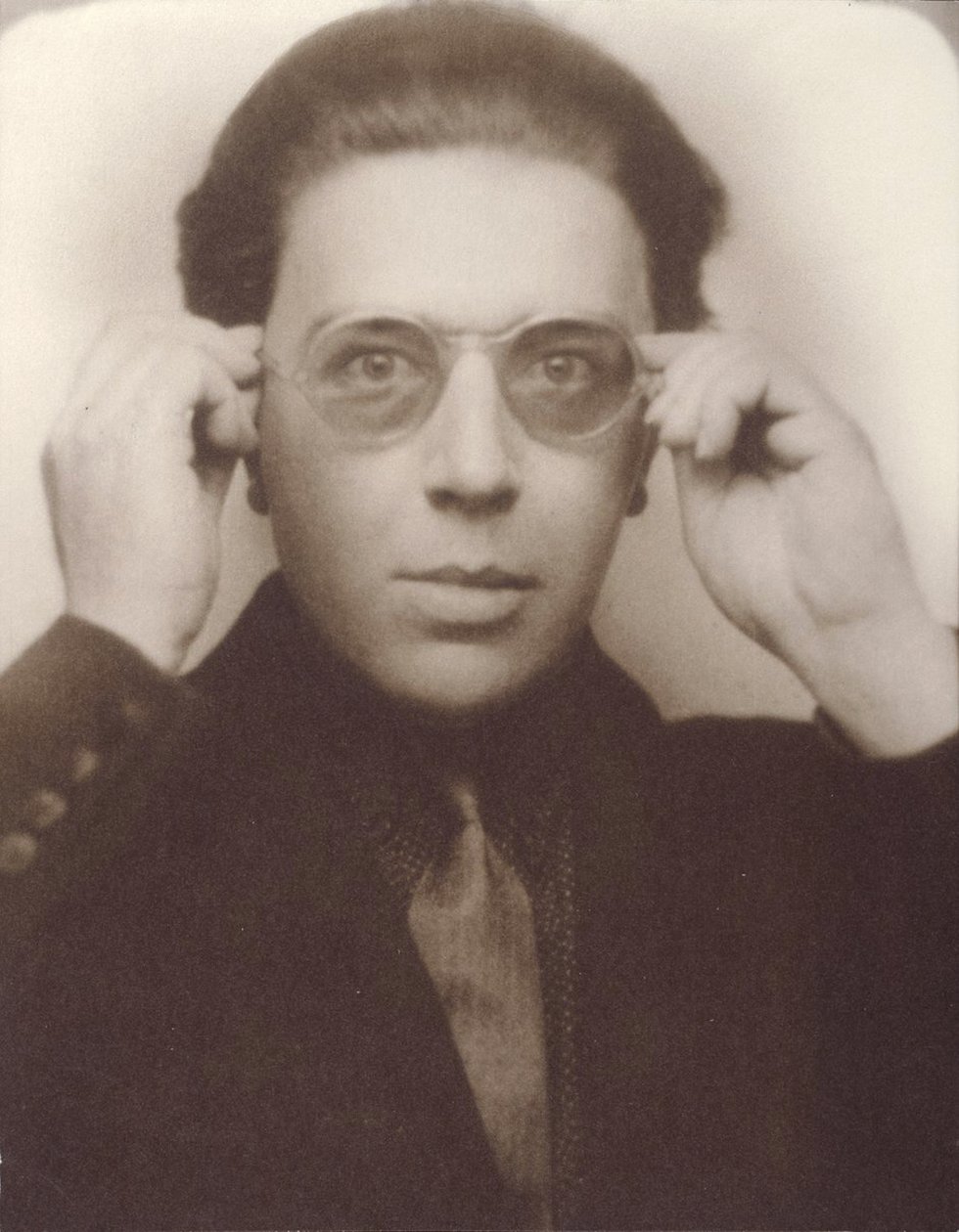 André Breton con gafas de Unbekannt