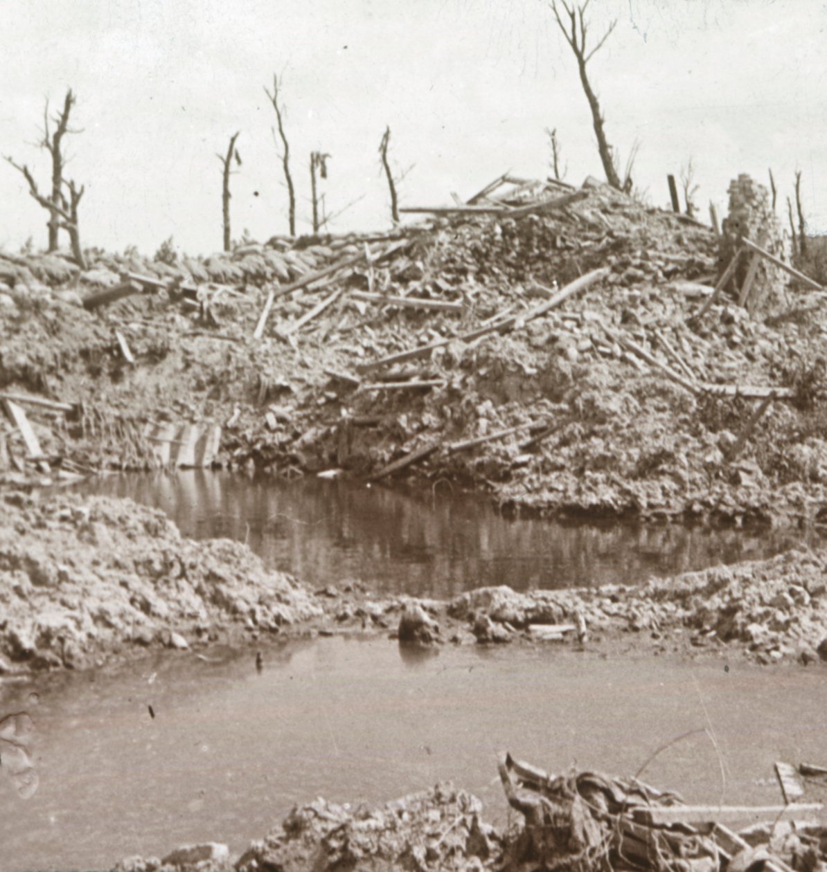 Orillas del río Yser, Diksmuide, Bélgica, c. 1914-c. 1918 de Unbekannt