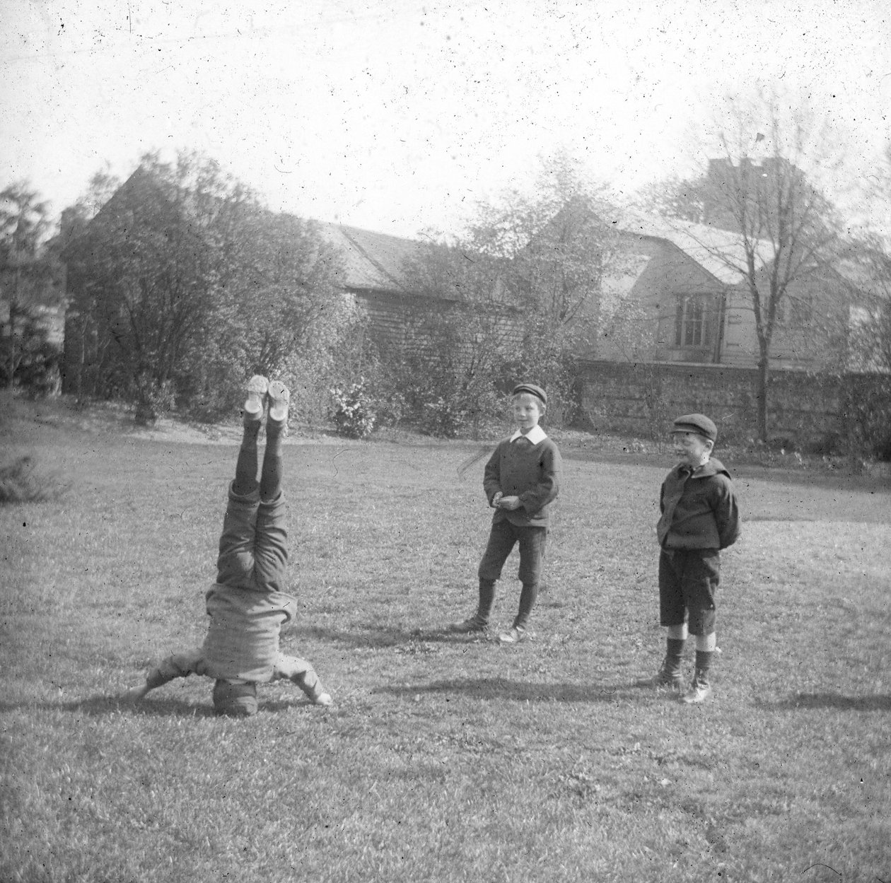 Niños jugando, principios del siglo XX de Unbekannt