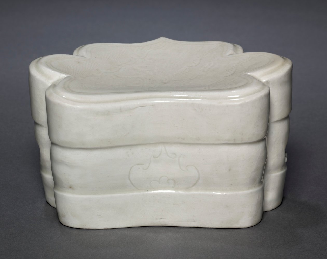 Almohada con collar de nubes, 1000s-1100s de Unbekannt