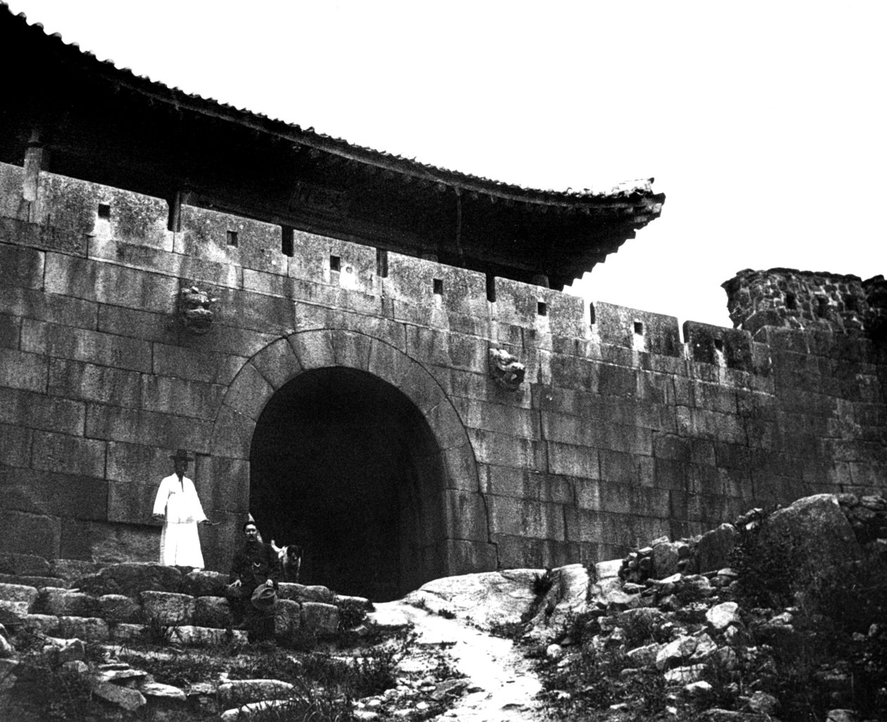 Entrada a un templo, Corea, 1900 de Unbekannt