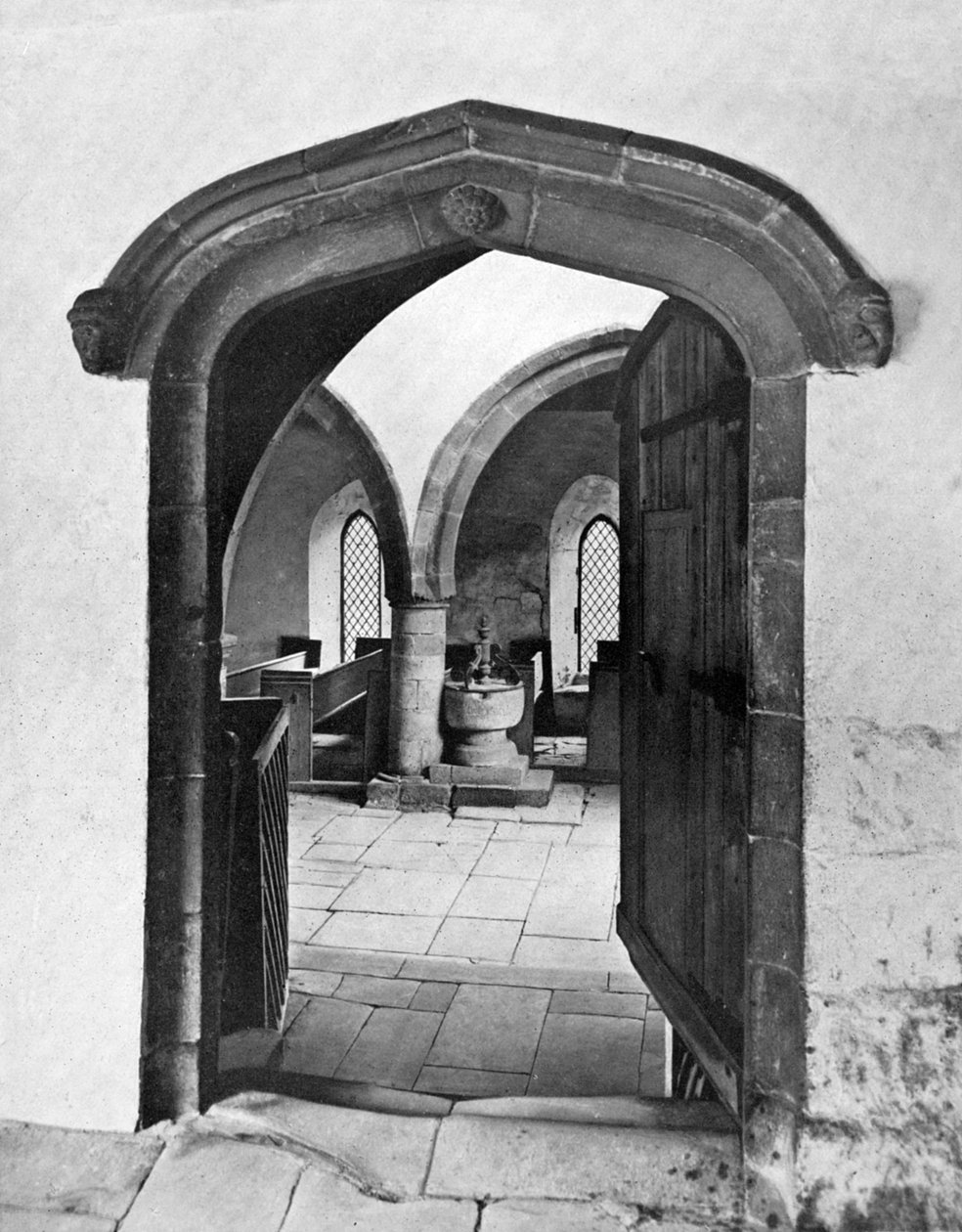 Entrada a la capilla, Haddon Hall, Derbyshire, 1924-1926 de Unbekannt