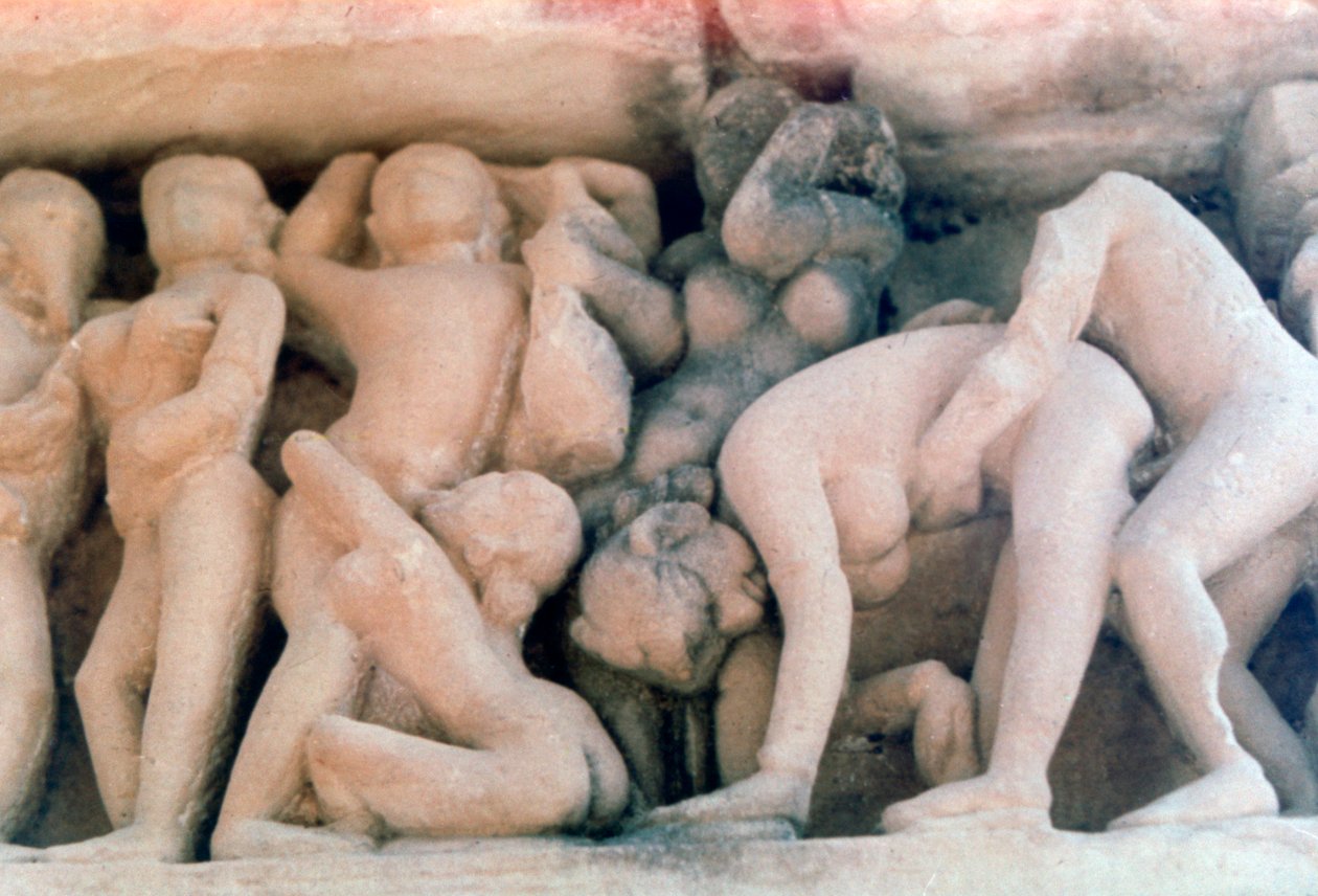 Escultura erótica, Khajuraho, India. c. 950-1050. Siglo XX de Unbekannt