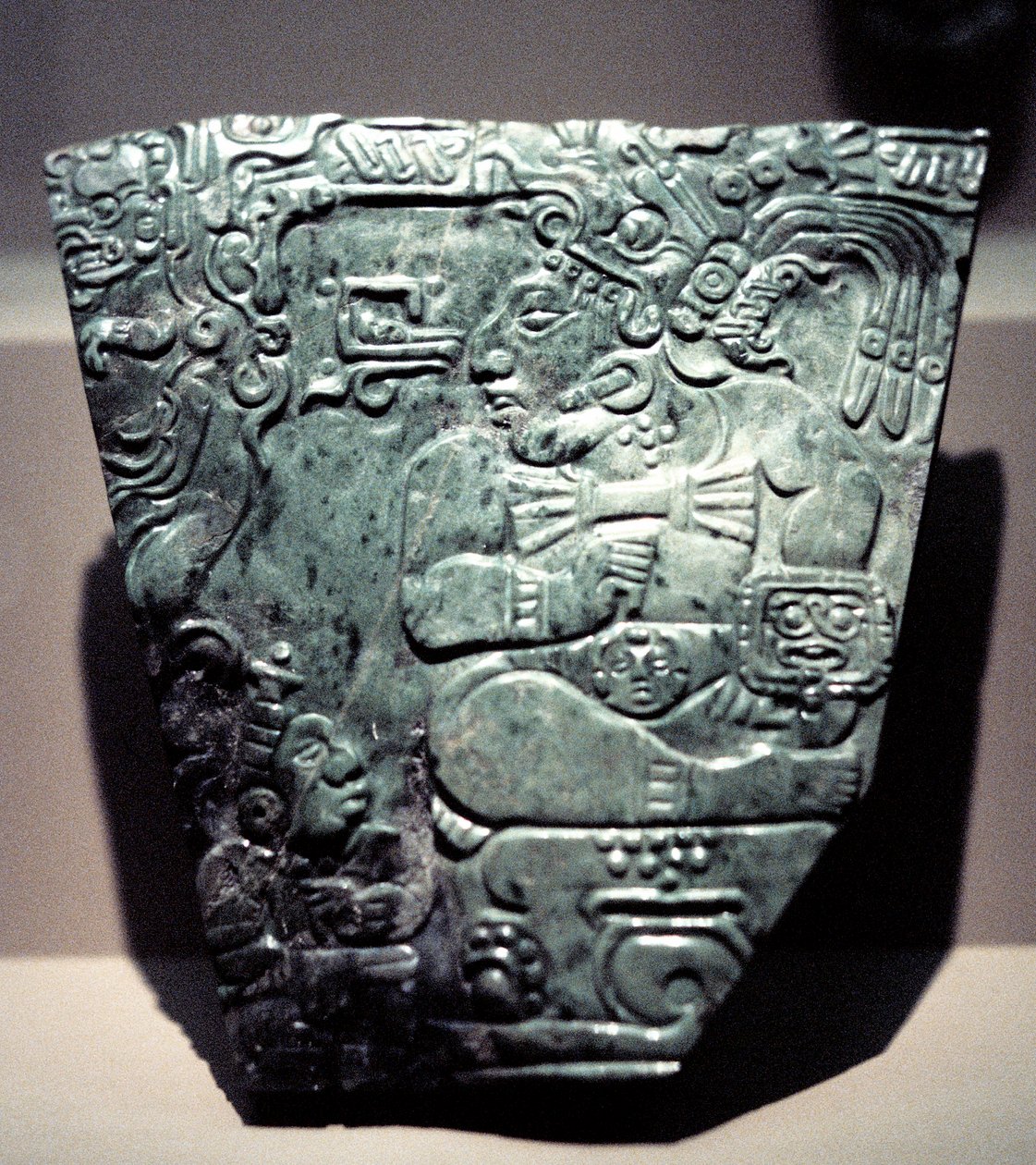 Placa de jade que muestra a un rey maya sentado, 400-800 de Unbekannt