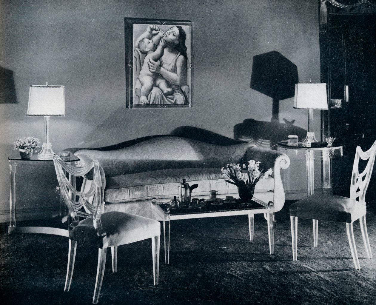 Muebles de plexiglás en un interior de los años 40, 1941 de Unbekannt