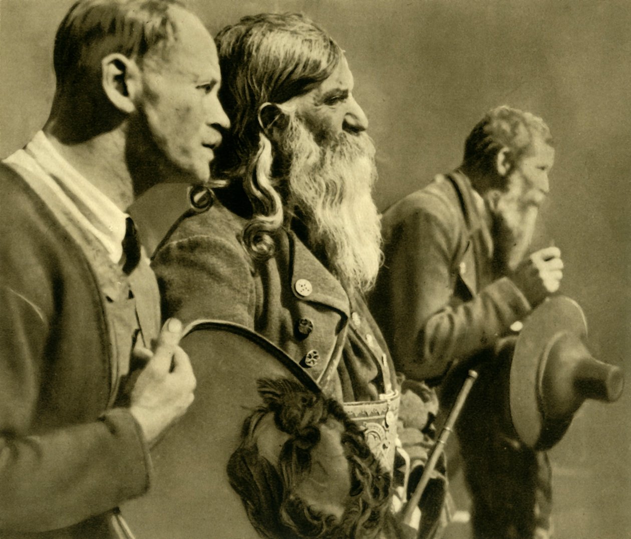 Riflemen rezando, Tirol, Austria, c1935 de Unbekannt