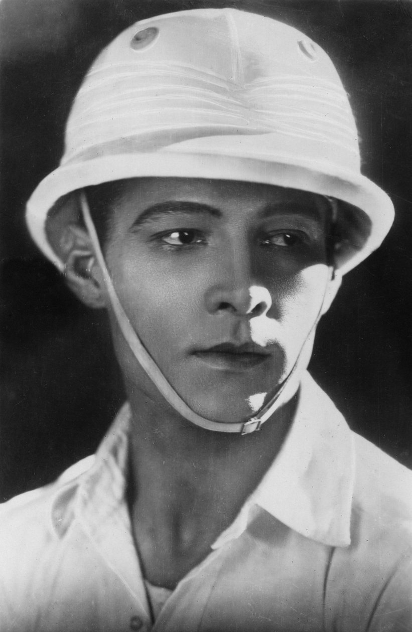 Rudolph Valentino 1895-1926, actor italiano, c1920s de Unbekannt