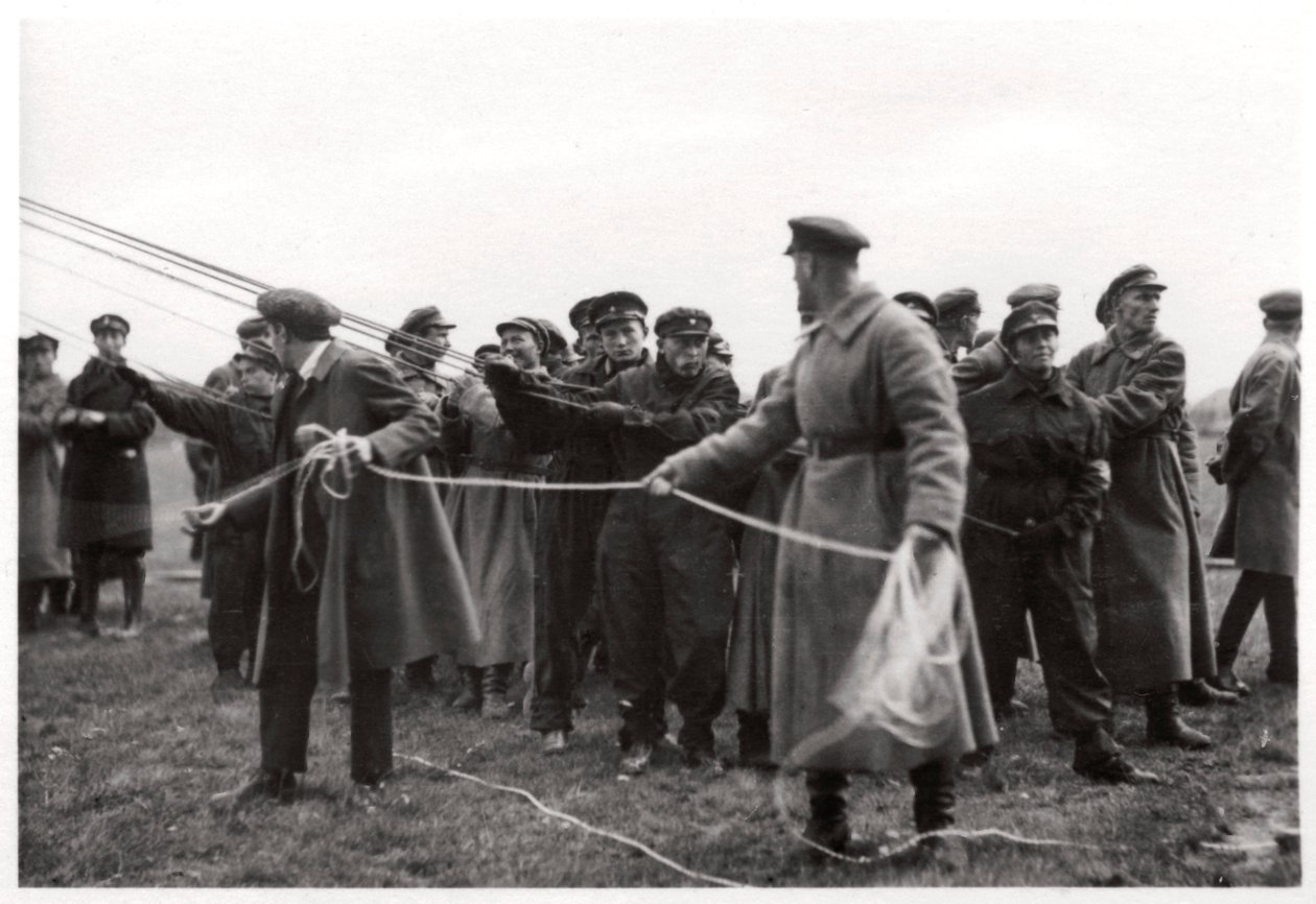 Tripulación de aterrizaje de dirigible soviético, Moscú, URSS, 1930-1933 de Unbekannt
