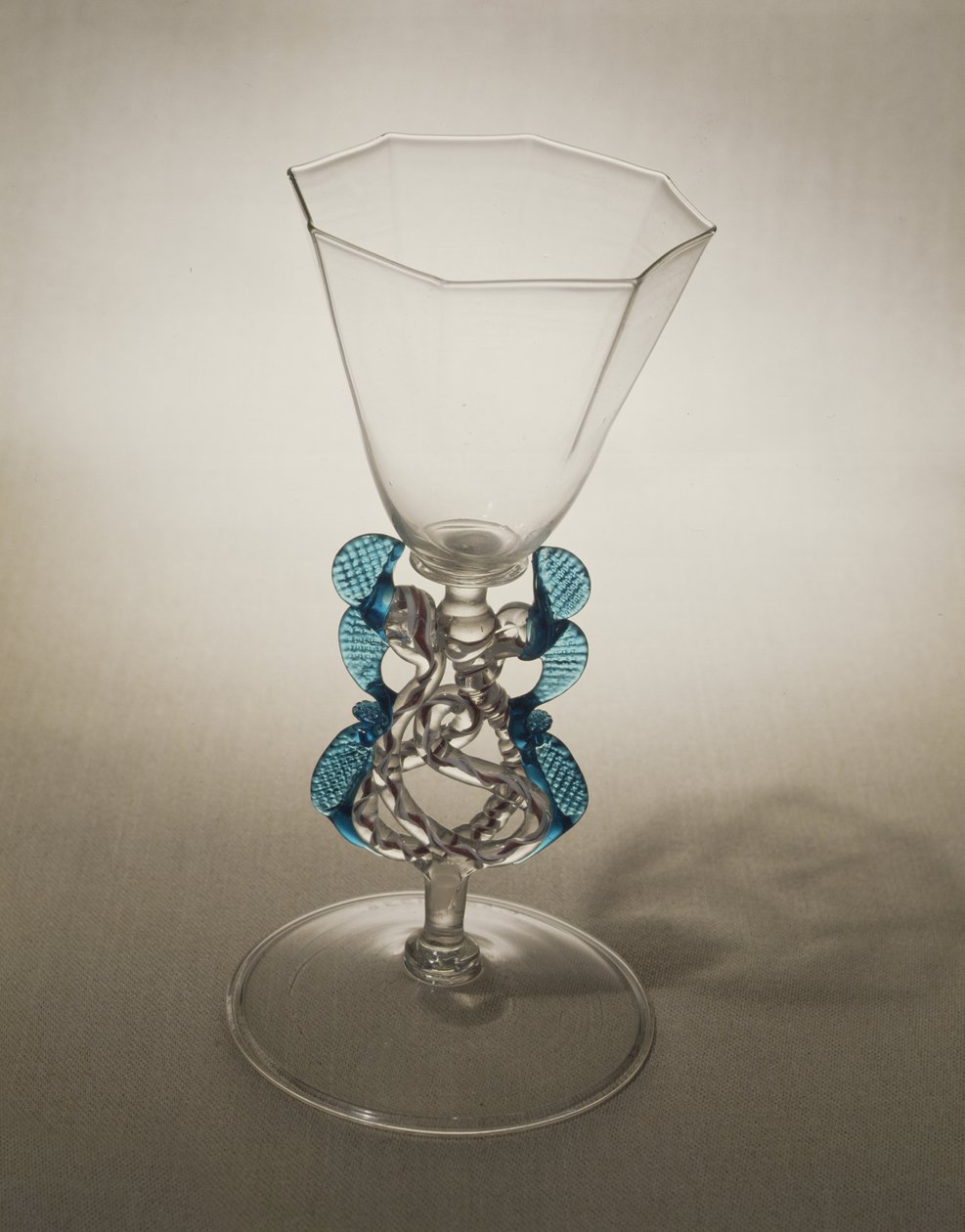 Copa con tallo de dragón Facon de Venise, siglo XVII de Unbekannt Unbekannt