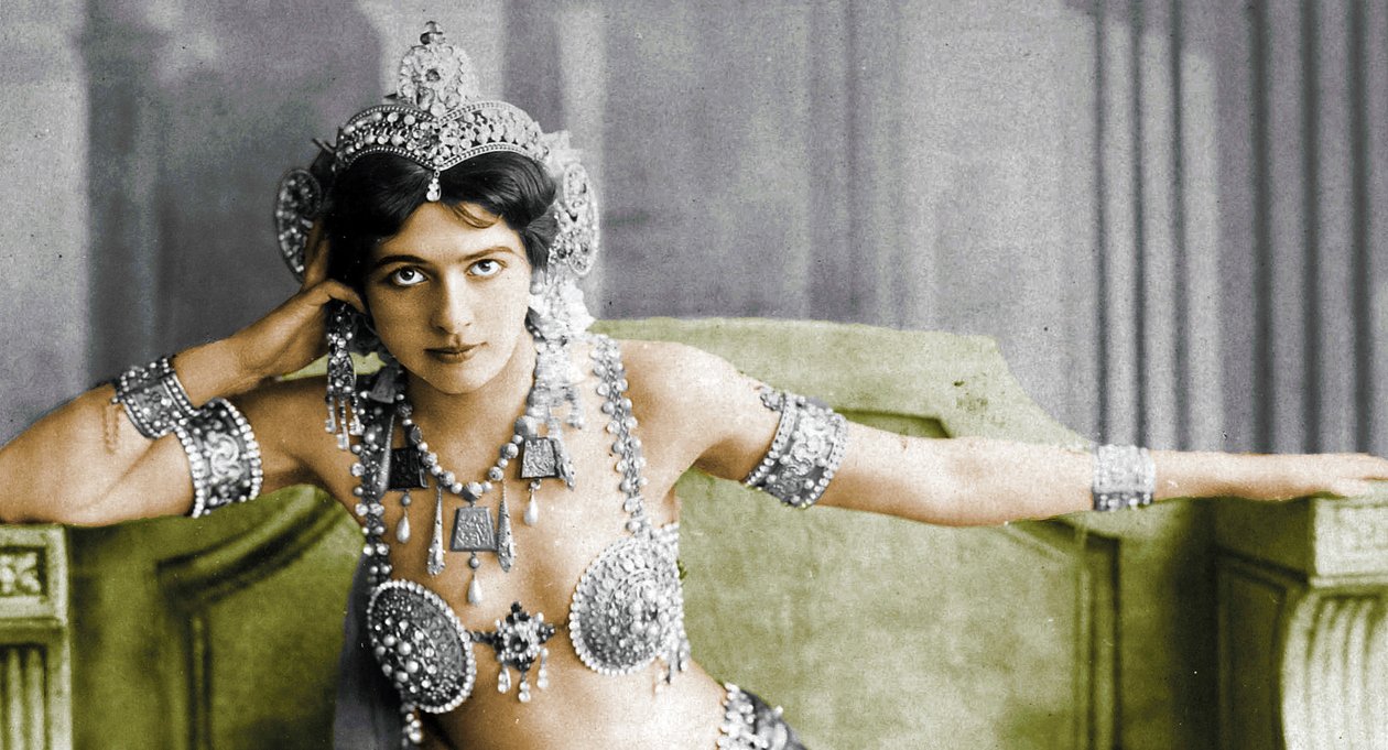 Mata Hari con un bikini de joyas, c.1910 de Unbekannt Unbekannt