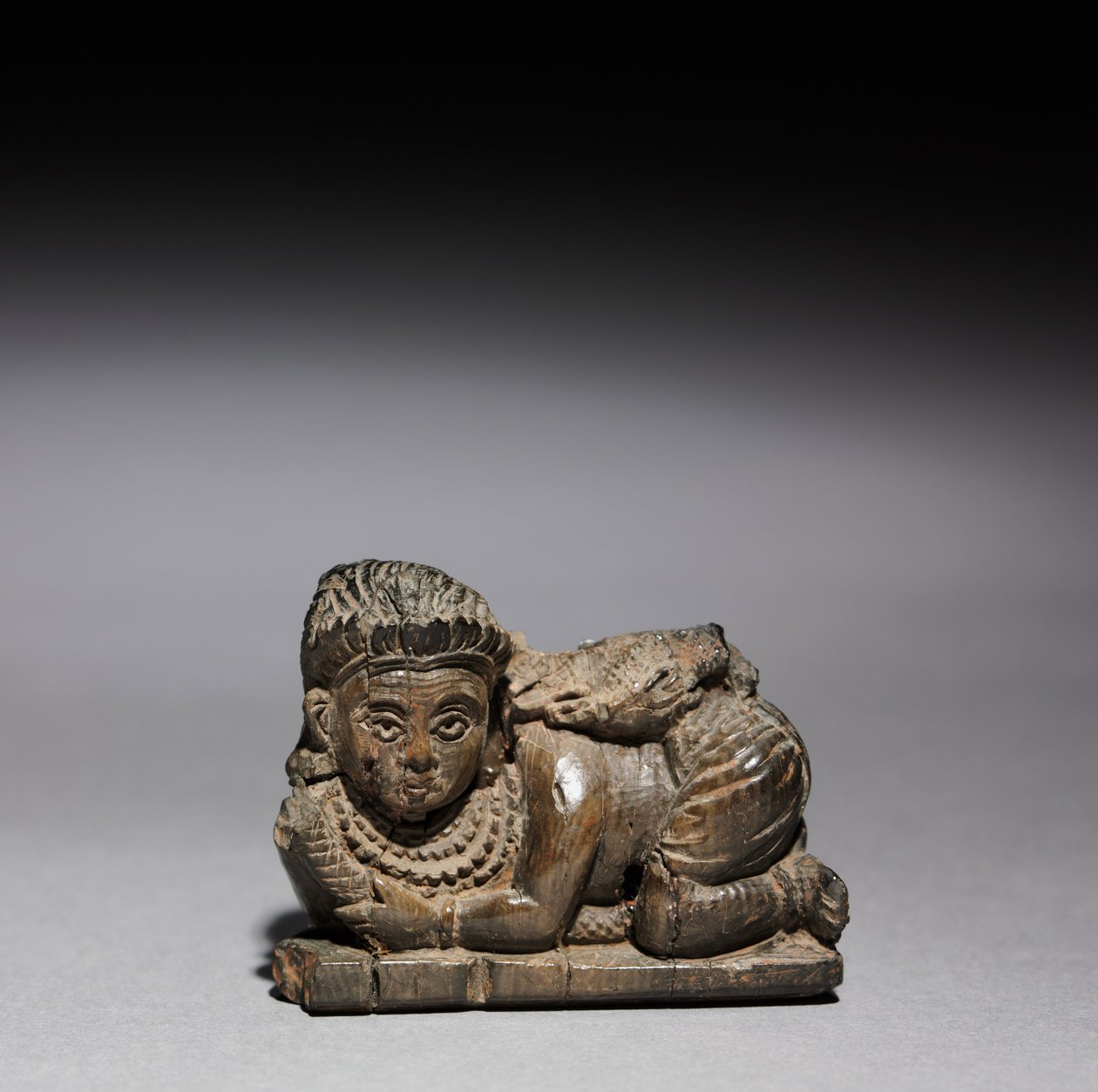 Figurilla de una Mujer Agachada, 900-800 a.C. de Unbekannt