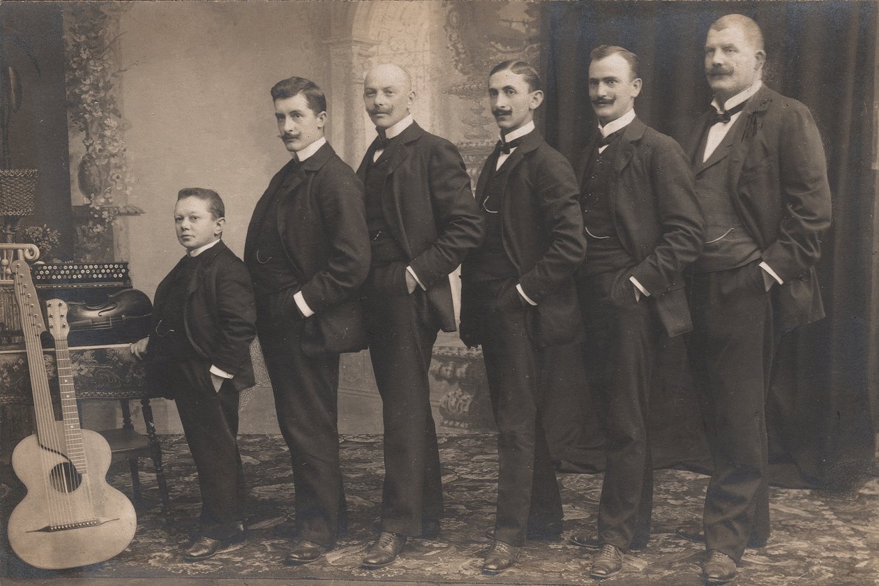 Schrammel Sextett sin identificar, c.1910 (foto b/n) de Unbekannter Künstler