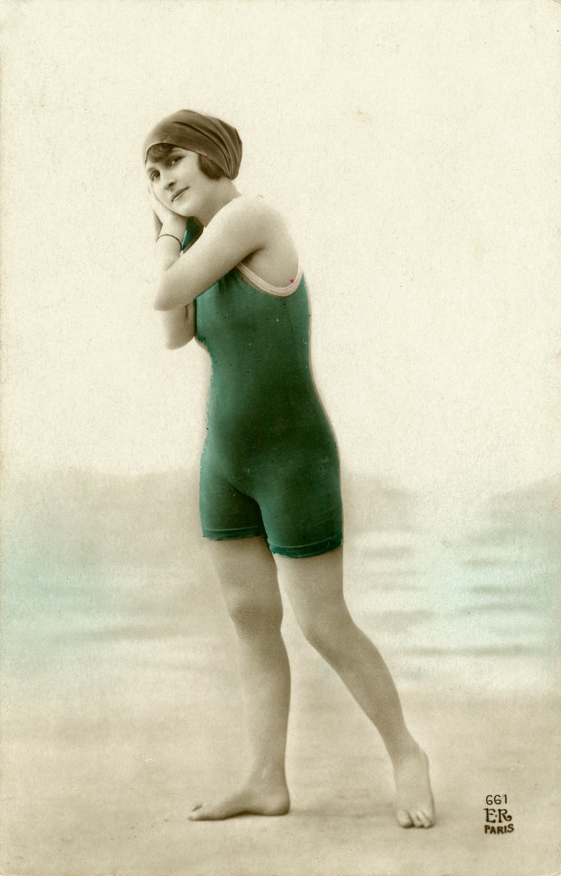 Mujer en traje de baño, c. principios de 1900 (postal) de Alec Hunter