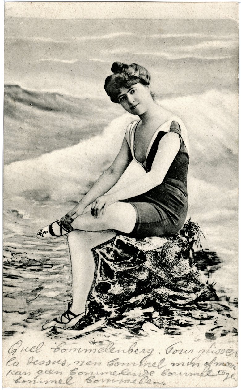 Mujer en traje de baño, c. principios de 1900 (postal) de Alec Hunter
