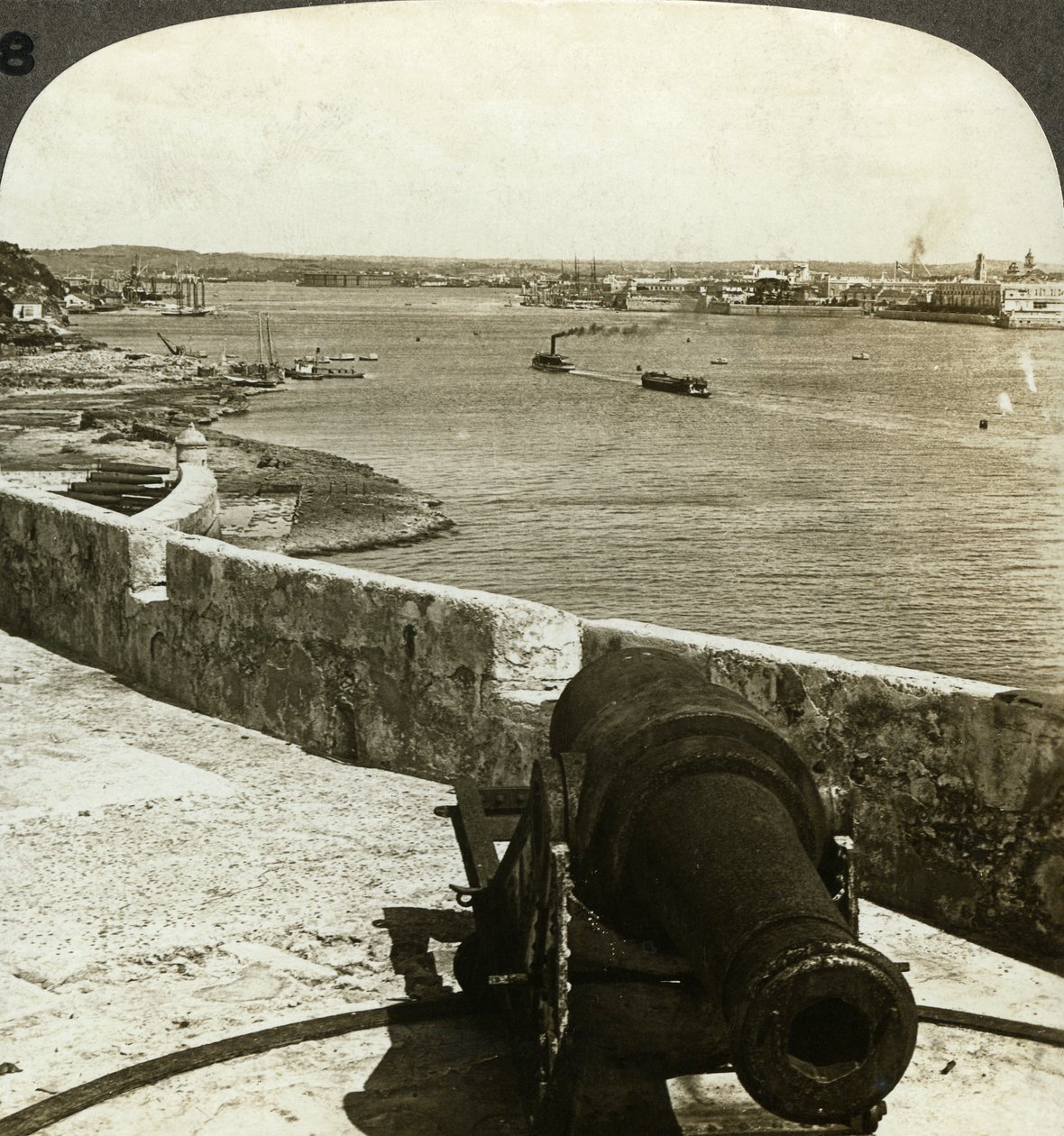 Cañón, Castillo del Morro, La Habana, Cuba de Underwood and Underwood