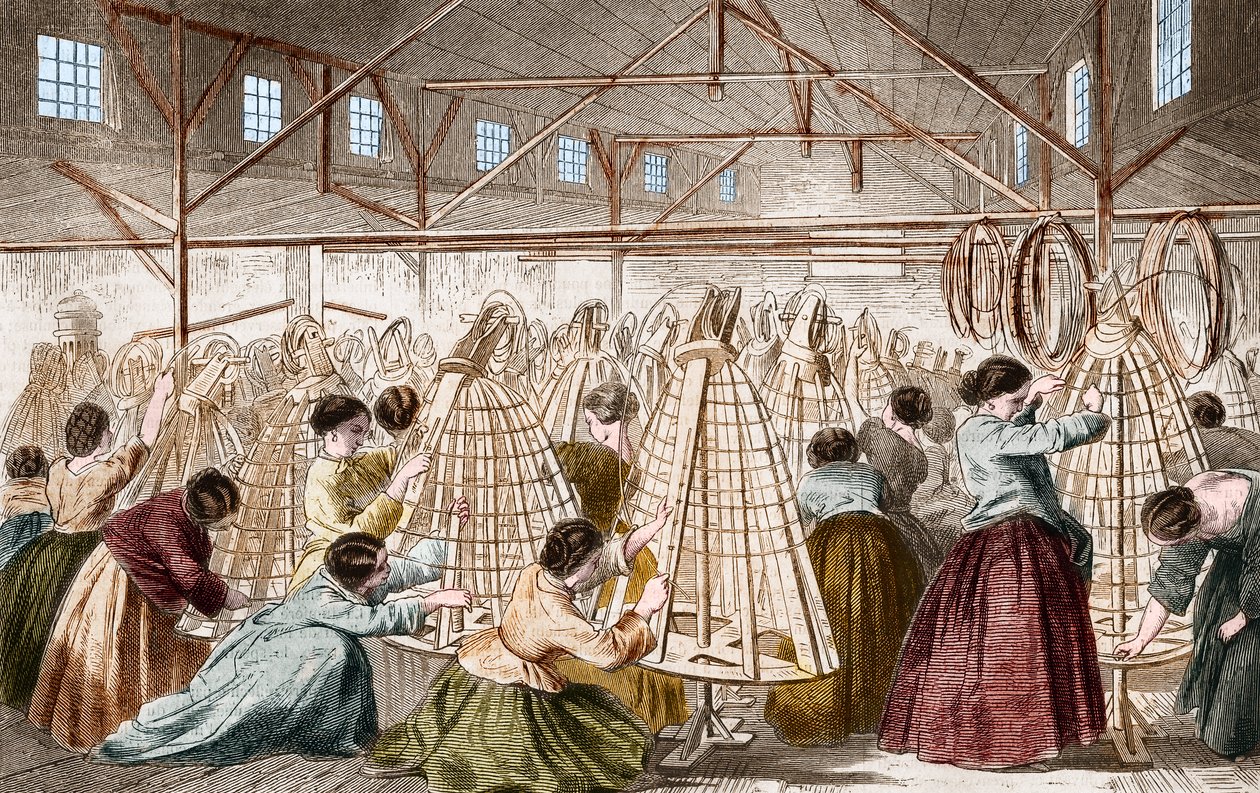 Fábricas de crinolinas: colocando aros. Grabado de 1865. de Unknown artist