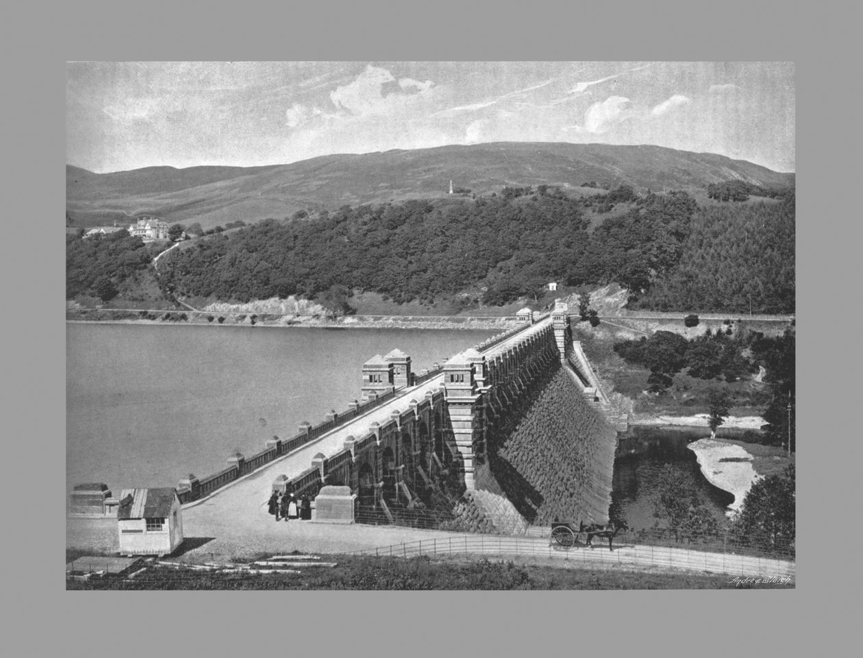 La presa, Lago Vyrnmy, c1900 de Valentine and Sons Ltd