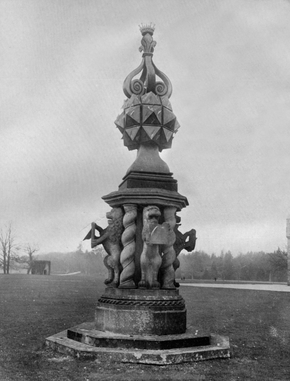 El reloj de sol, Castillo de Glamis, 1924-1926 de Valentine and Sons Ltd