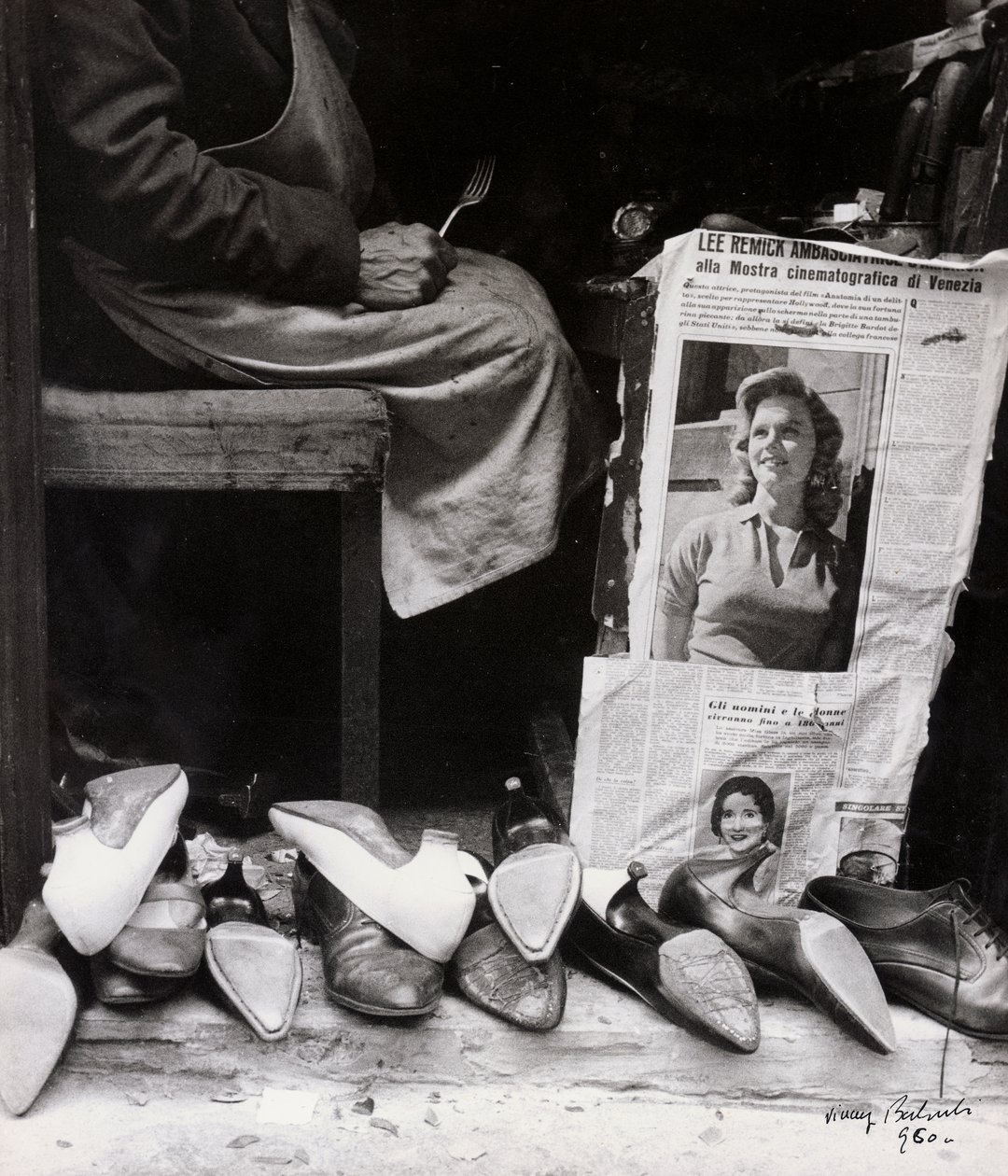 El zapatero (foto b/n) de Vincenzo Balocchi