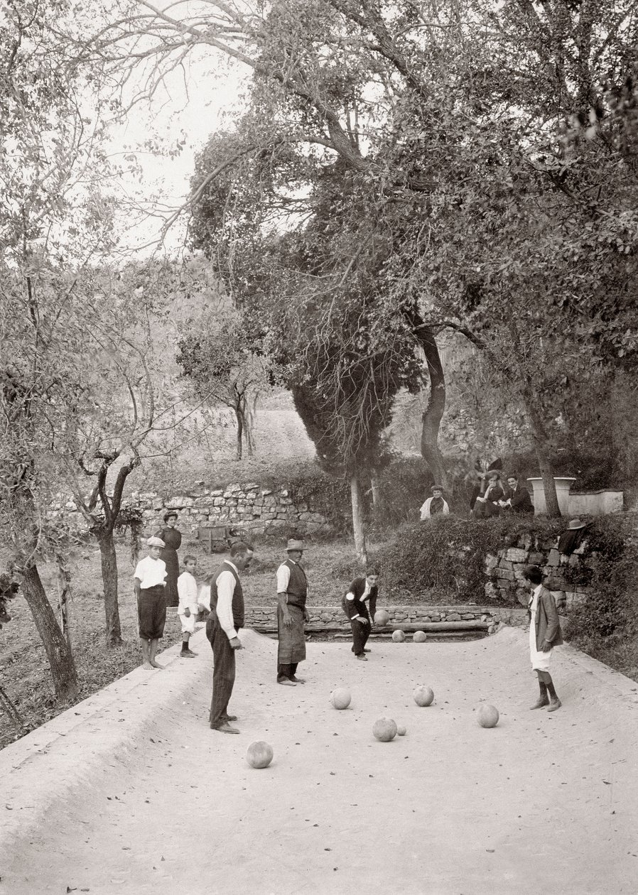Juego de bochas (foto en blanco y negro) de Vittorio Alinari