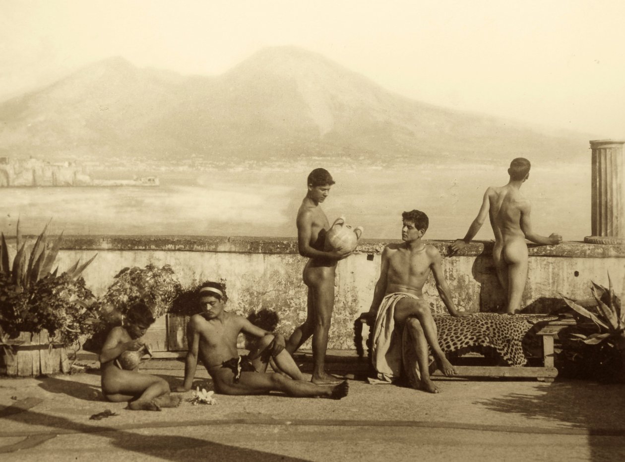 Una escena clásica, Tierra del Fuego, Sudamérica. c.1899 de Baron Wilhelm von Gloeden