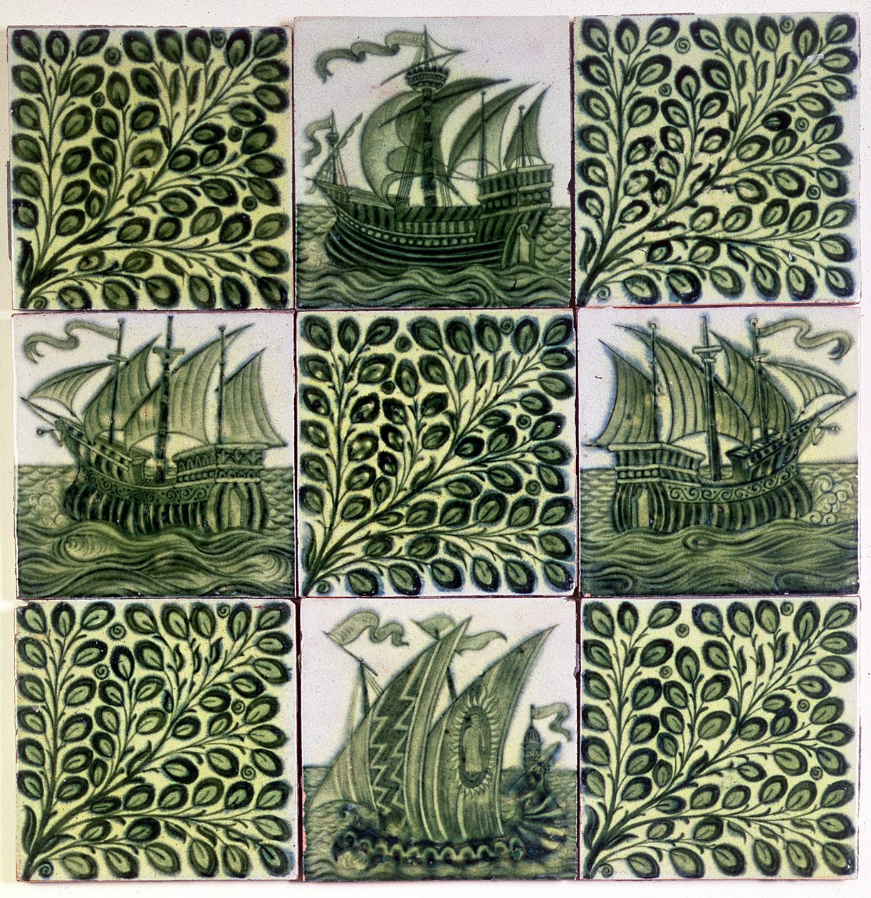 Nueve azulejos que representan barcos y ramas de olivo (cerámica) de William de Morgan