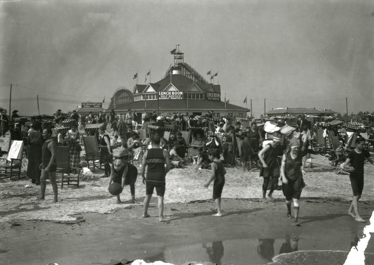 Escena de playa, Coney Island, c.1910-21 de William Davis Hassler