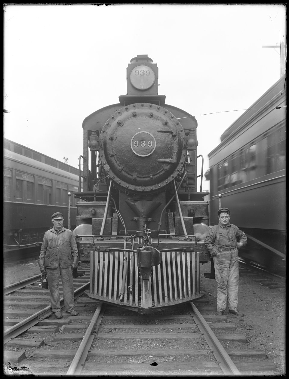 Locomotora del Ferrocarril Erie, de frente, c.1911-12 de William Davis Hassler