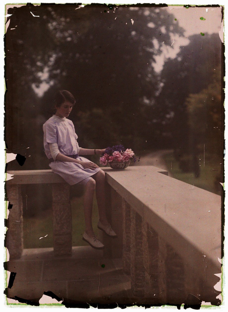 Autochrome de una niña, c. 1910 de Frederick (attr. to) Barnard