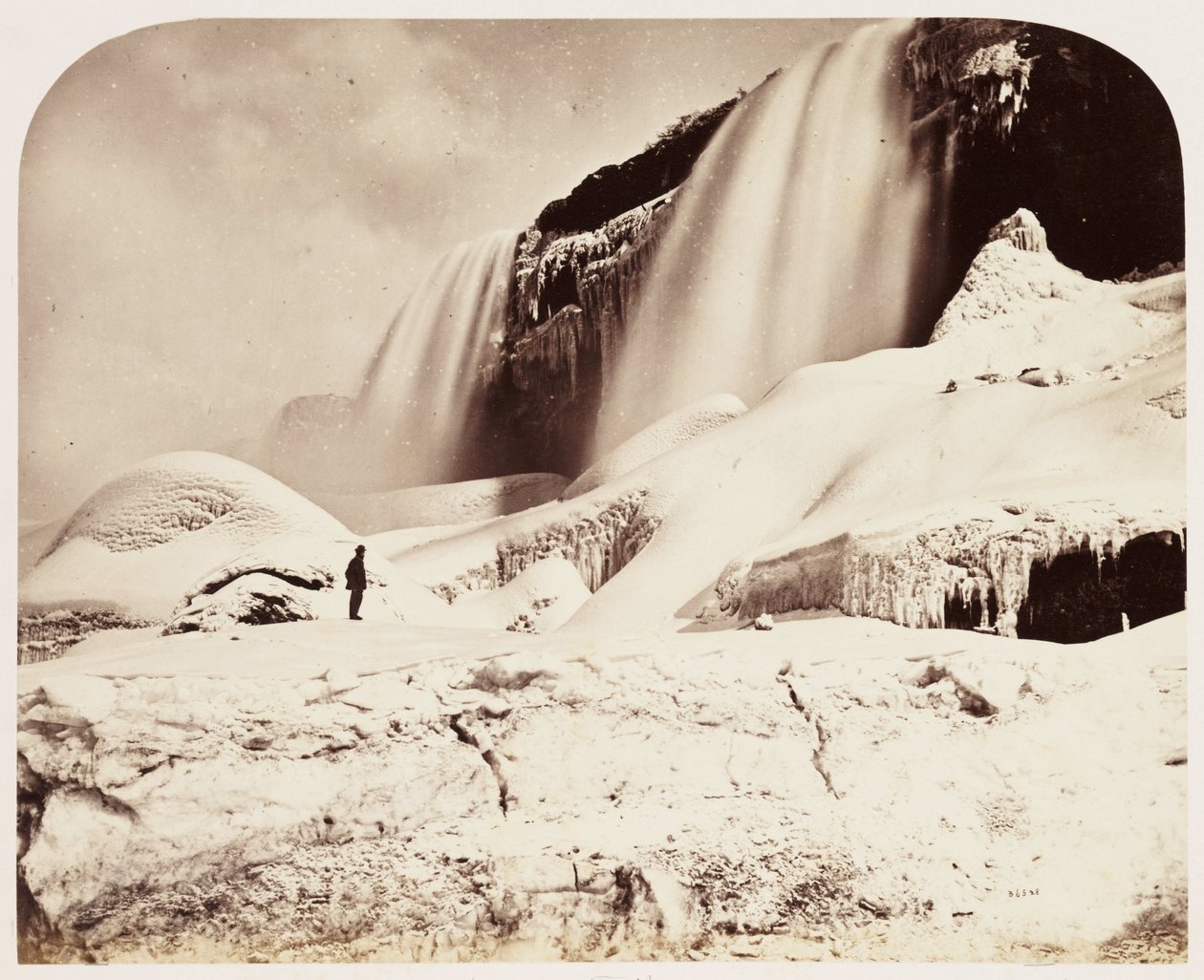 Parte de las Cataratas Americanas, con Cuevas de John Pardon