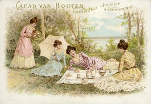 Mujeres elegantemente vestidas haciendo un picnic