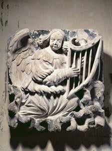 Ángel músico tocando el arpa (bajorrelieve)