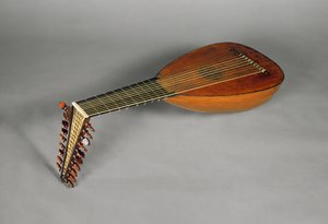 Laúd con once cuerdas (madera)
