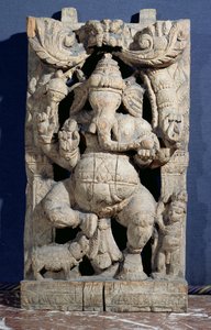 Estatua de Ganesh Entronizado (madera)