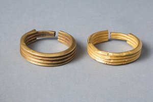Pendientes de aro, Dinastía 18-19