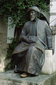 Estatua de Moisés Maimónides (1135-1204)