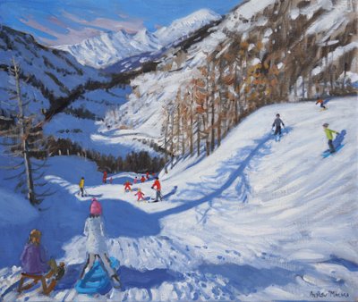 Sombra de un abeto y esquiadores en Tignes, 2014 de Andrew Macara