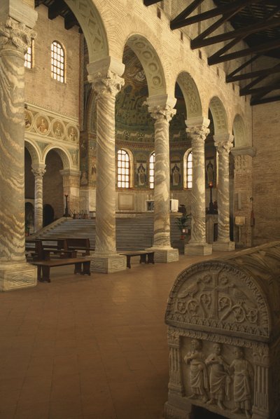 Interior de la iglesia de Byzantine School