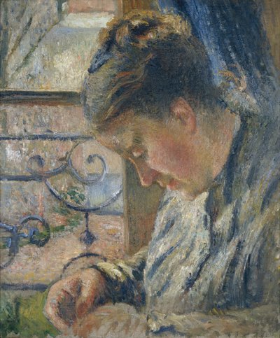 Mme Pissarro cosiendo junto a una ventana de Camille Pissarro